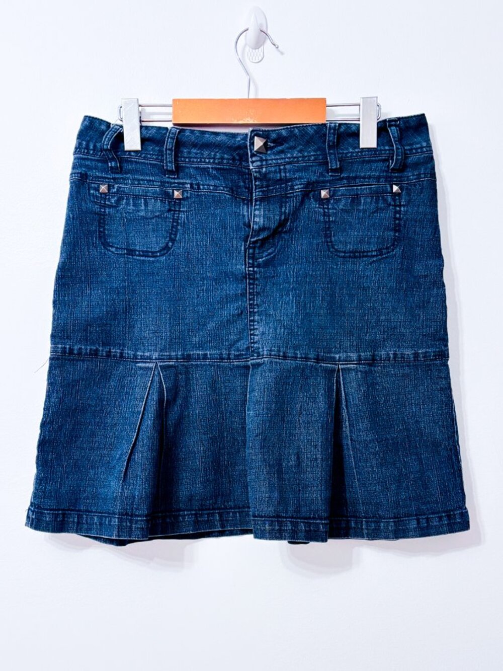 LOIS JEANS Dark Blue Denim Pleated Skirt Studded Pockets Stretch Size 9